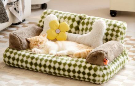 Plush Warm Retro Sofa Bed for Dogs and Cats